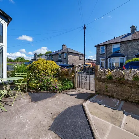 Holiday home Shoemakers House